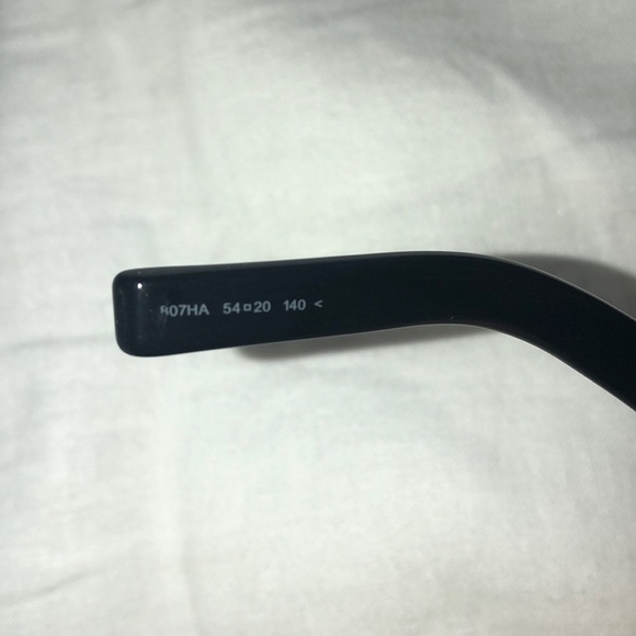 Saint Laurent sunglasses worn 3 times - Picture 4 of 4